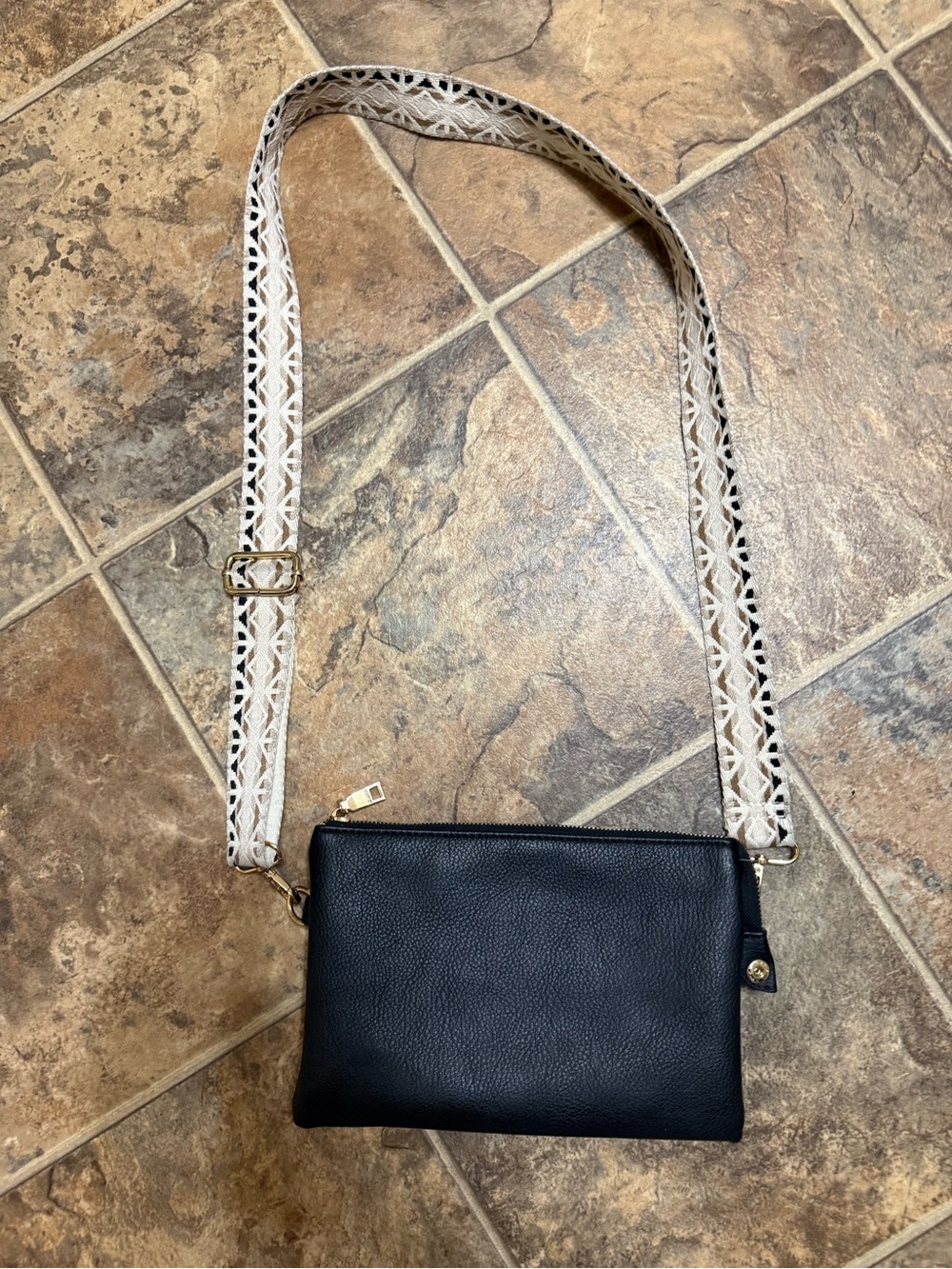 Jen & Co Black Vegan Leather Crossbody Bag Woven Guitar Strap Zip Purse
